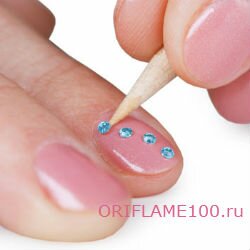 Как наносить блестки на ногти